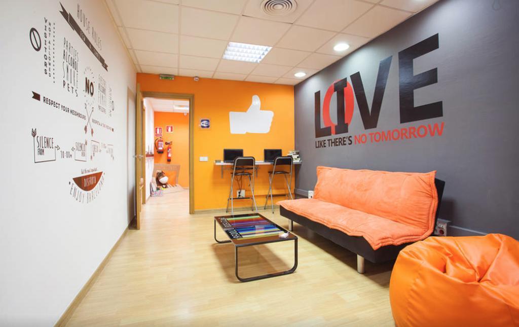 Holidaysbcn Hostel บาร์เซโลนา ภายนอก รูปภาพ