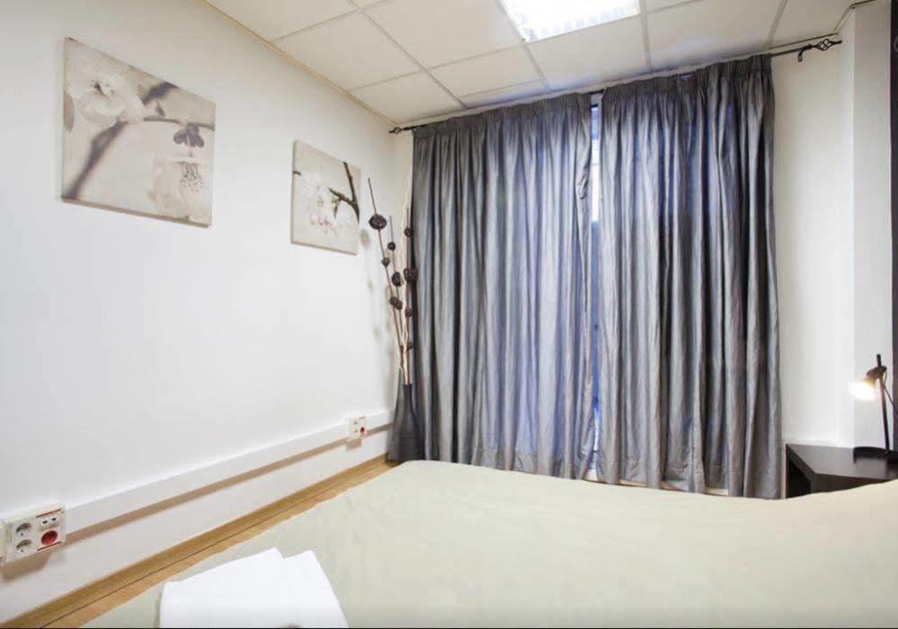 Holidaysbcn Hostel บาร์เซโลนา ภายนอก รูปภาพ